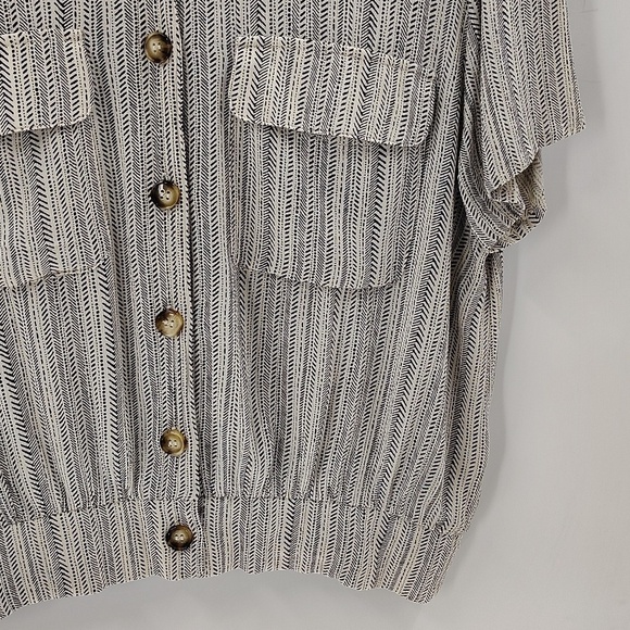 Cara Loren Women's Button Up Striped Blouse Large Cream Black Crop Top - Picture 3 of 8